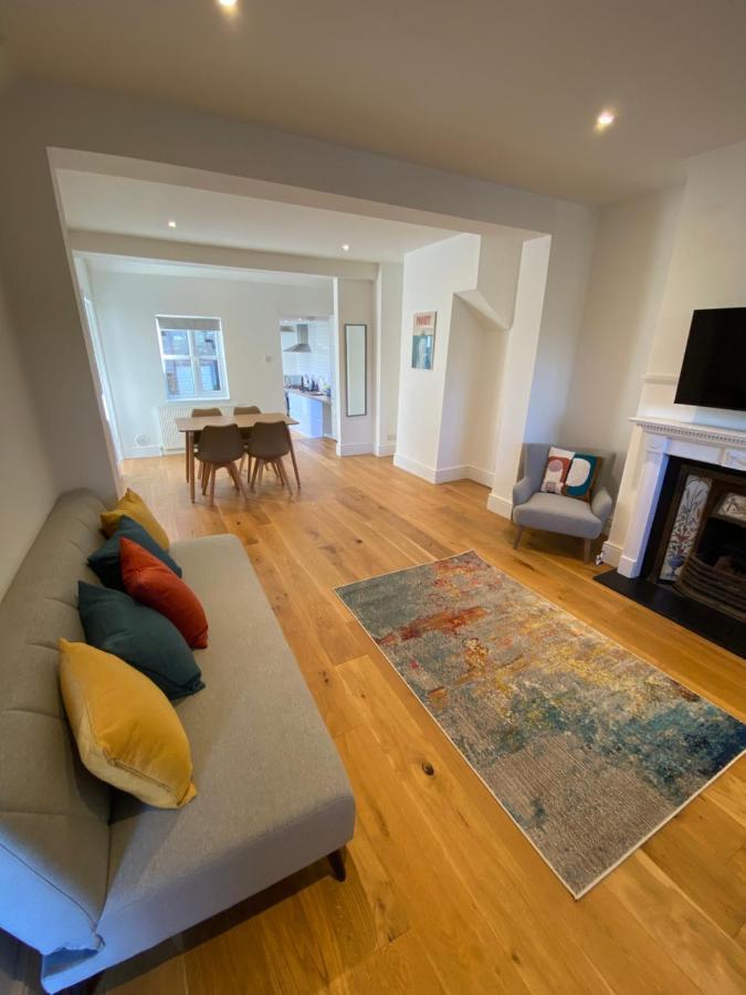 رذينج Stylish 2 Bedroom Cottage, Close To Town Centre المظهر الخارجي الصورة