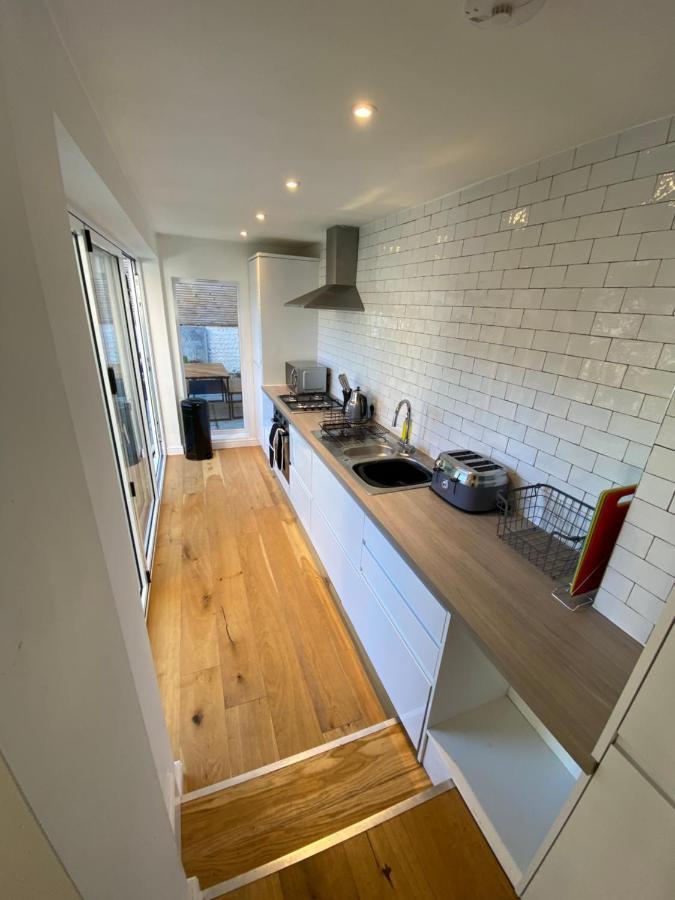 رذينج Stylish 2 Bedroom Cottage, Close To Town Centre المظهر الخارجي الصورة